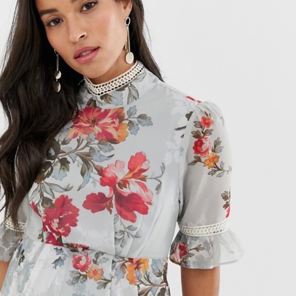 Hope & Ivy Maternity Ruffle Sleeve Pencil Dress - Picture 3 of 4